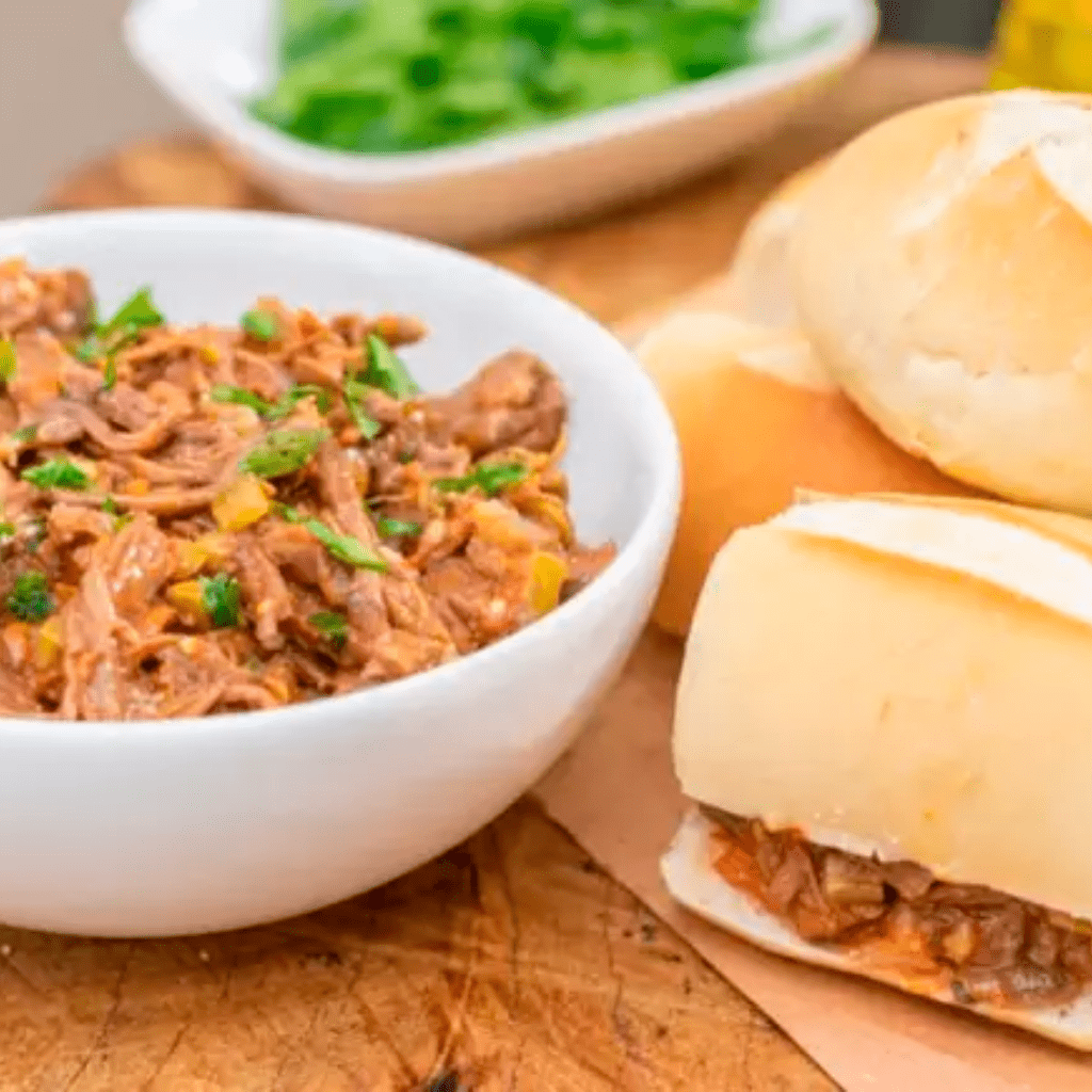 Sanduíche de Carne Louca